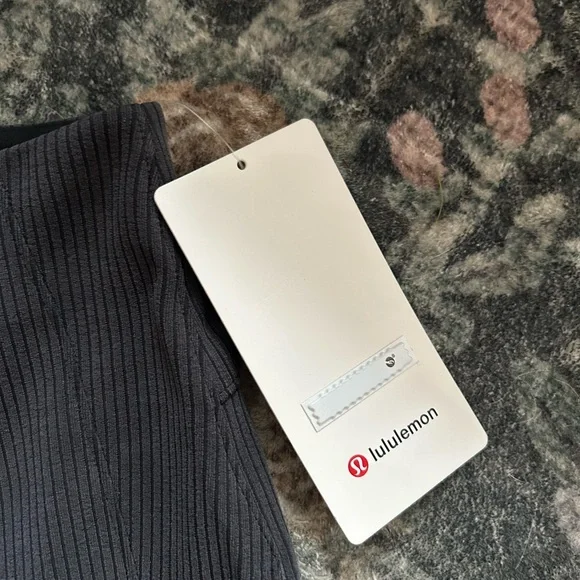 Lululemon Ribbed Softstreme Flared Pant, Regular, Black, Size 6 - Picture 4 of 4